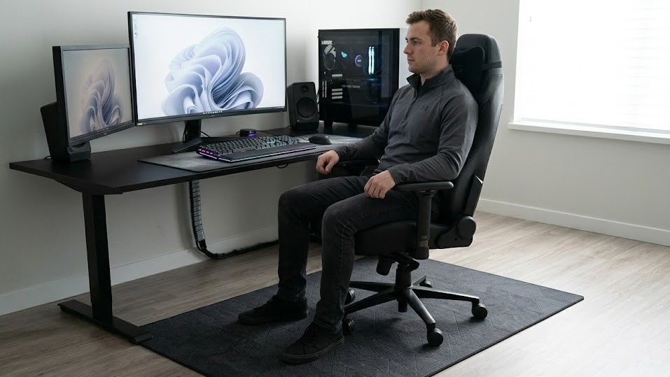 Jak dbać o panele i parkiet przy intensywnym użytkowaniu mebli na kółkach?