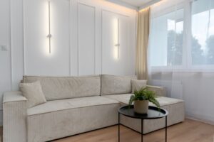 Dlaczego narożniki welurowe nadają salonowi elegancję i przytulny charakter?